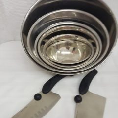 6 Stainless Steel Bowls & 2 Knives