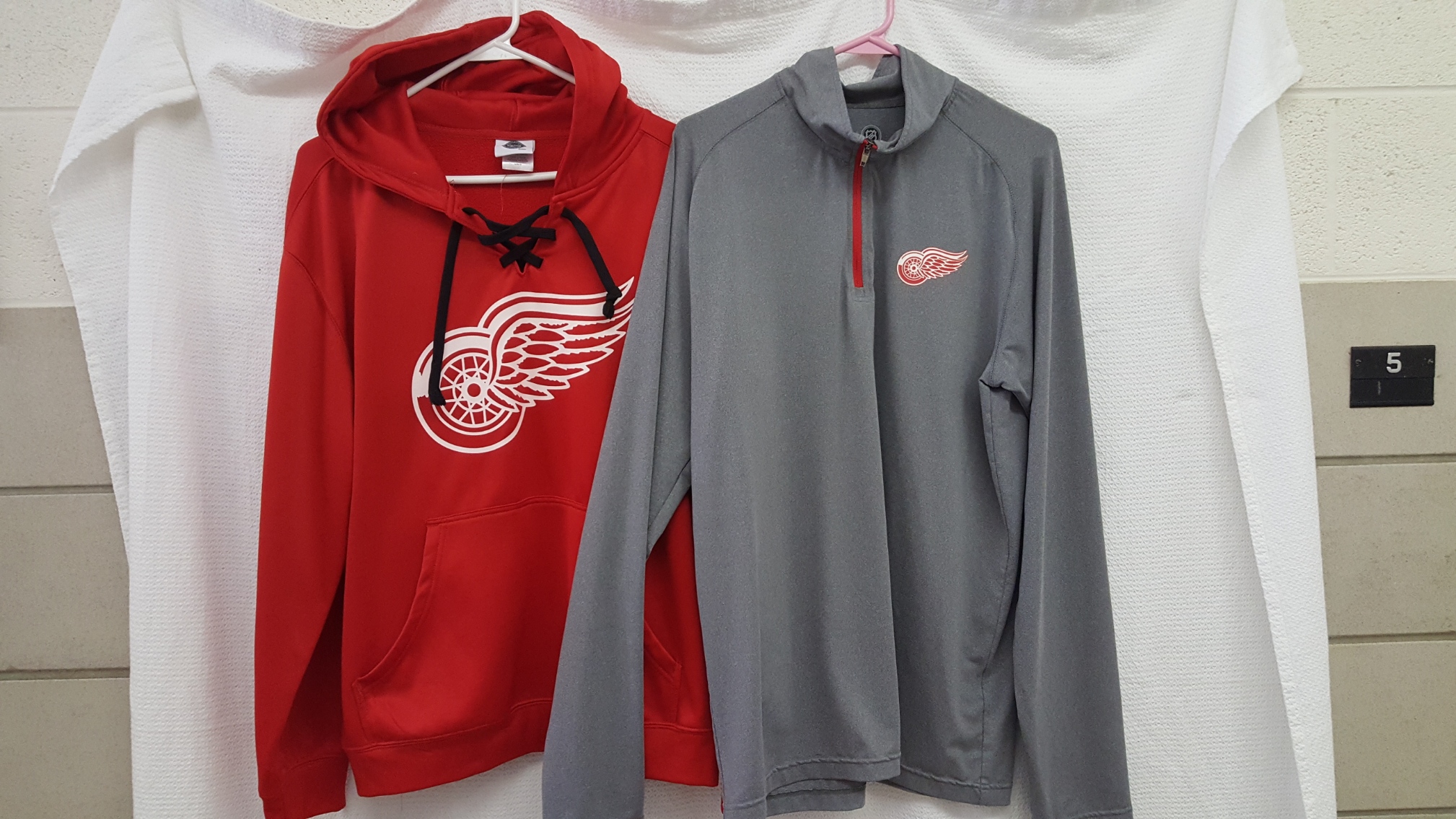 Red Wings Tops