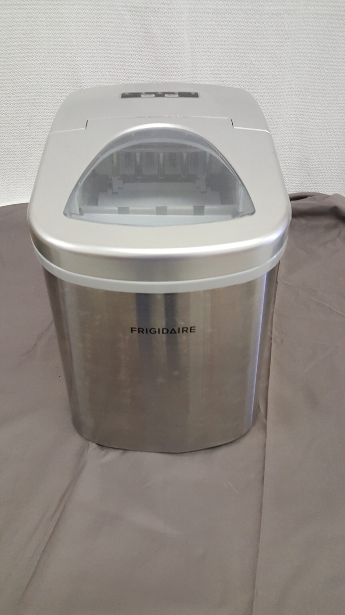 Frigidare Counter Top Ice Maker