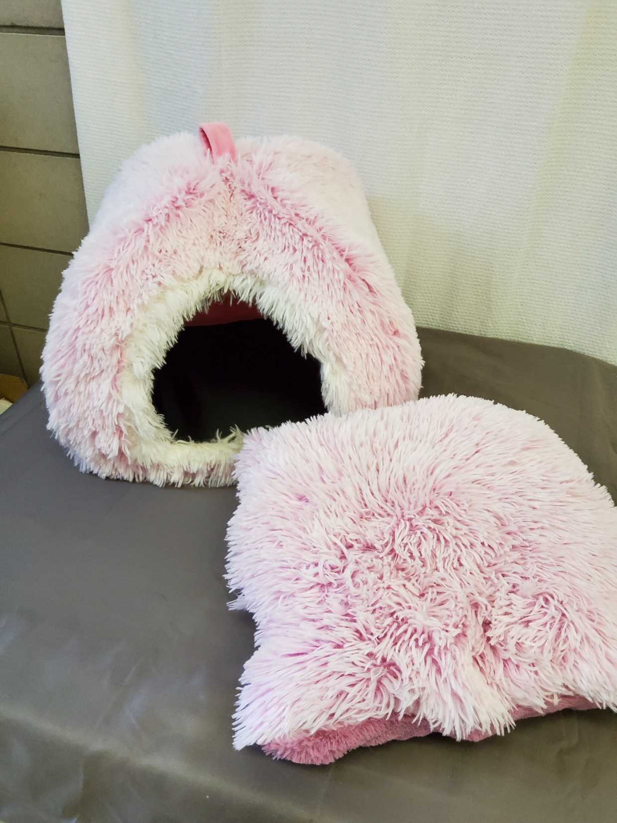 Fluffy Pink Pet Bed - Image 3
