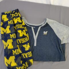 Ladies UofM t-shirt with scarf