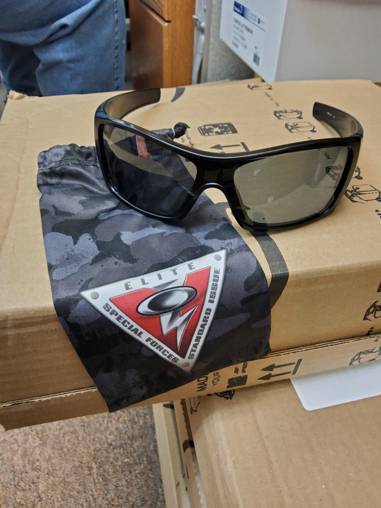 Oakley High Definition Sun Glasses - Image 2